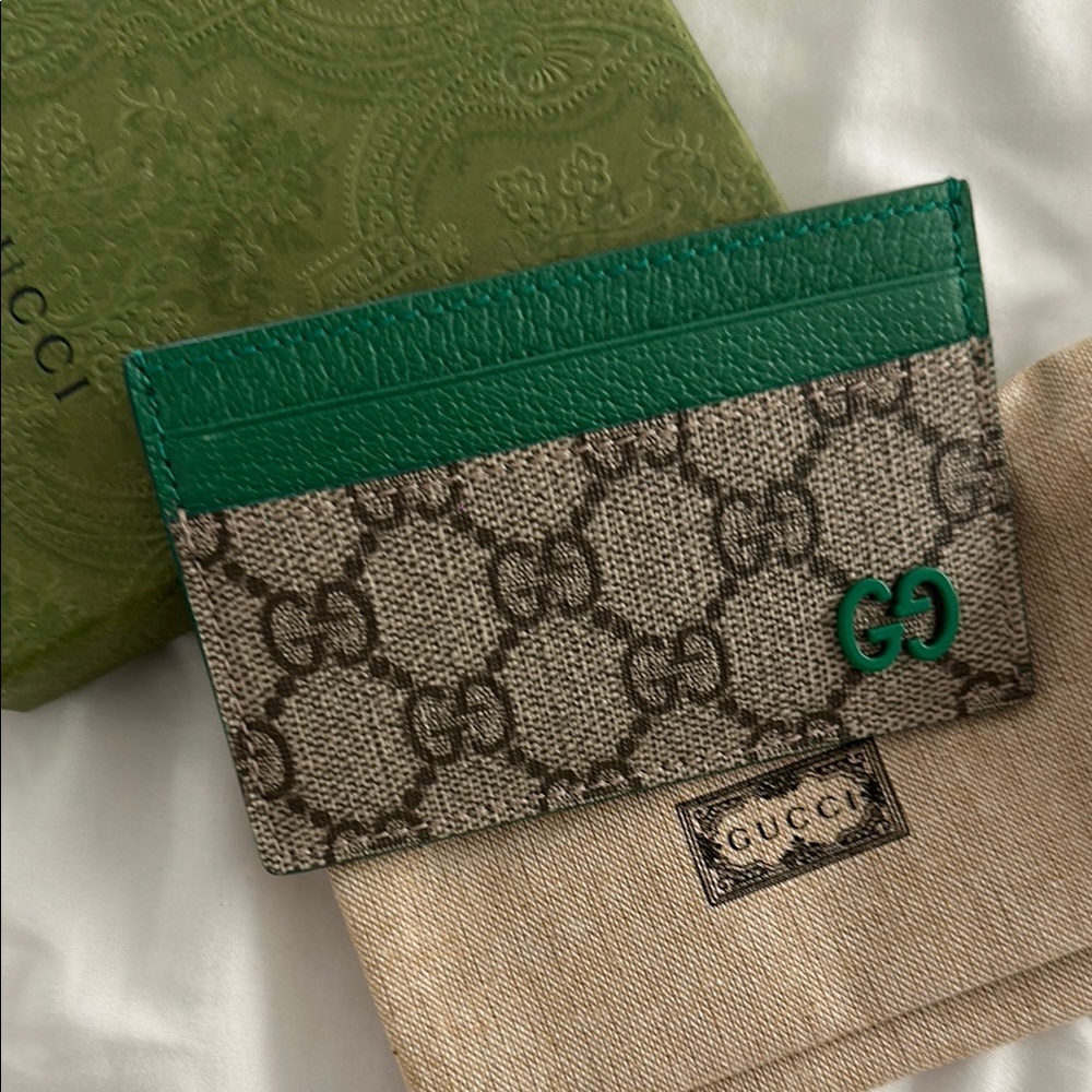 Gucci Emerald and Taupe GG Card Holder